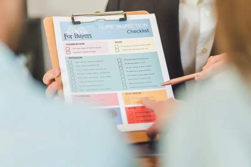 Hands holding an inspection checklist on a clipboard
